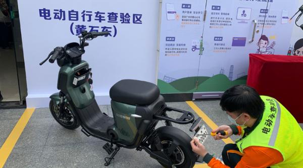 交通拥堵为何不禁私家车？这座一线城市要限电动自行车 只是试运行 专家吐槽-多多发布网(图1)