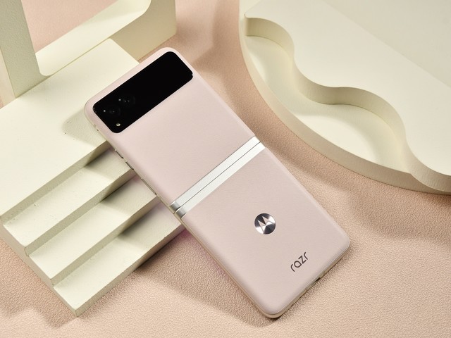 moto razr 40评测：3999元！开启折叠屏的普及元年，绝对超出你的想象