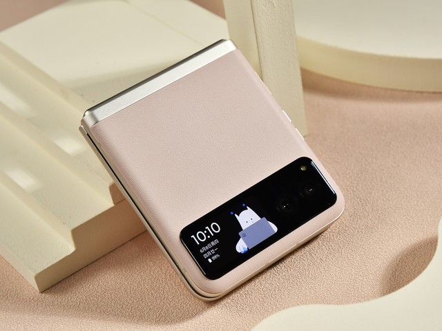 moto razr 40评测：3999元！开启折叠屏的普及元年，绝对超出你的想象