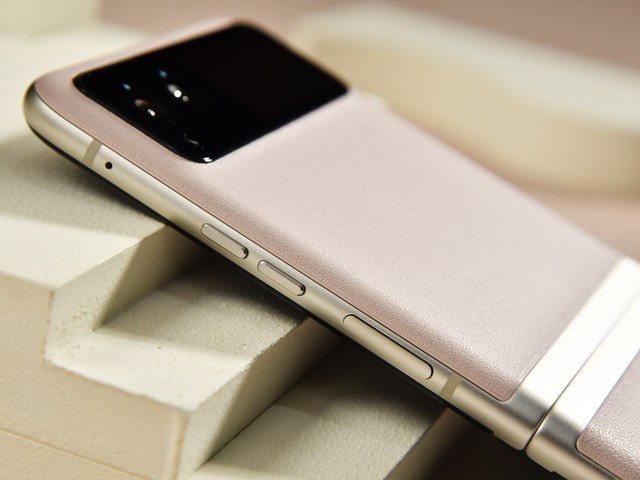 moto razr 40评测：3999元！开启折叠屏的普及元年，绝对超出你的想象