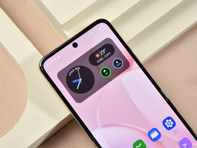 3999元就能买折叠屏手机！moto razr 40太香了