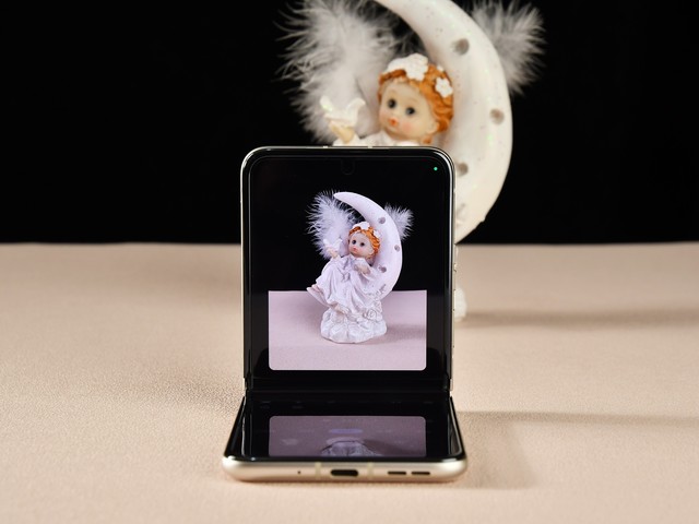 3999元就能买折叠屏手机！moto razr 40太香了