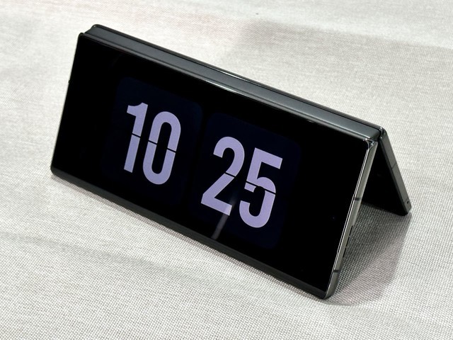 别再羡慕iOS 17的待机显示，原来国产机早就做到了