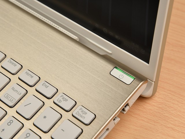 笔记本中的“定番”？全新VAIO F16评测