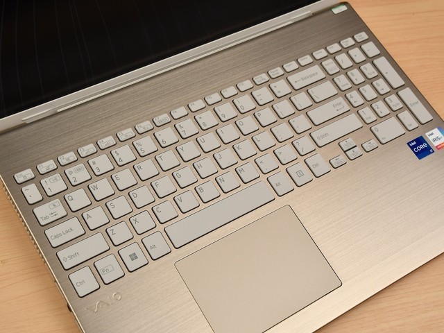 笔记本中的“定番”？全新VAIO F16评测