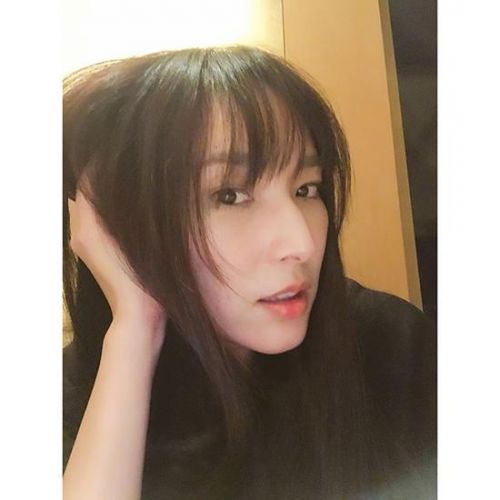 吴佩慈剪空气刘海被赞减龄似少女 网友:好像新垣结衣-多多发布网(图3)
