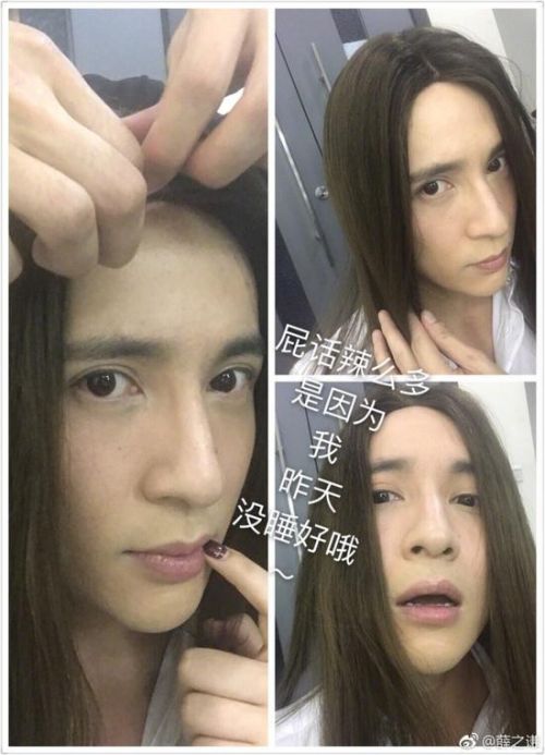 薛之谦晒长发自拍照被吐槽辣眼睛 涂红指甲油造型妖娆-多多发布网(图1)