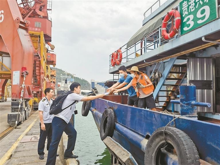 昨日，深圳海事局启动防台风Ⅱ级响应，全面组织督促落实各项防台风