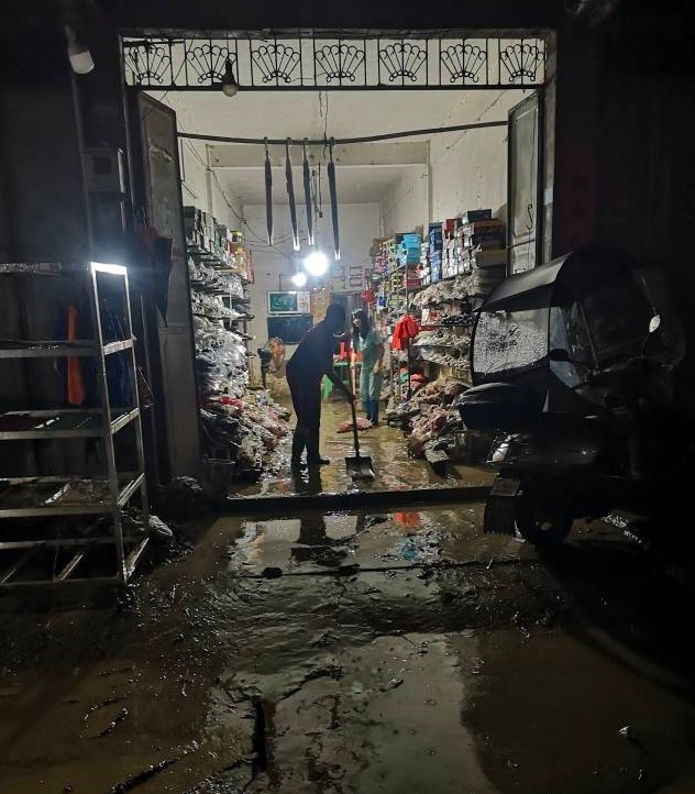 广东梅州遇强降雨：汽车被冲走 车上1人获救3人死亡-多多发布网(图1)
